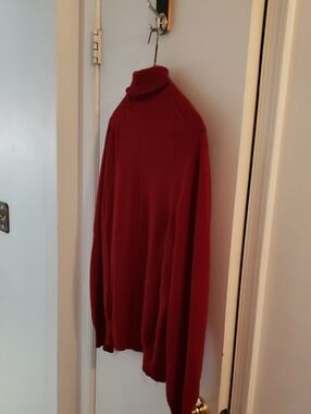 Bernard Hill Men's Maroon Cashmere Turtleneck Sweater